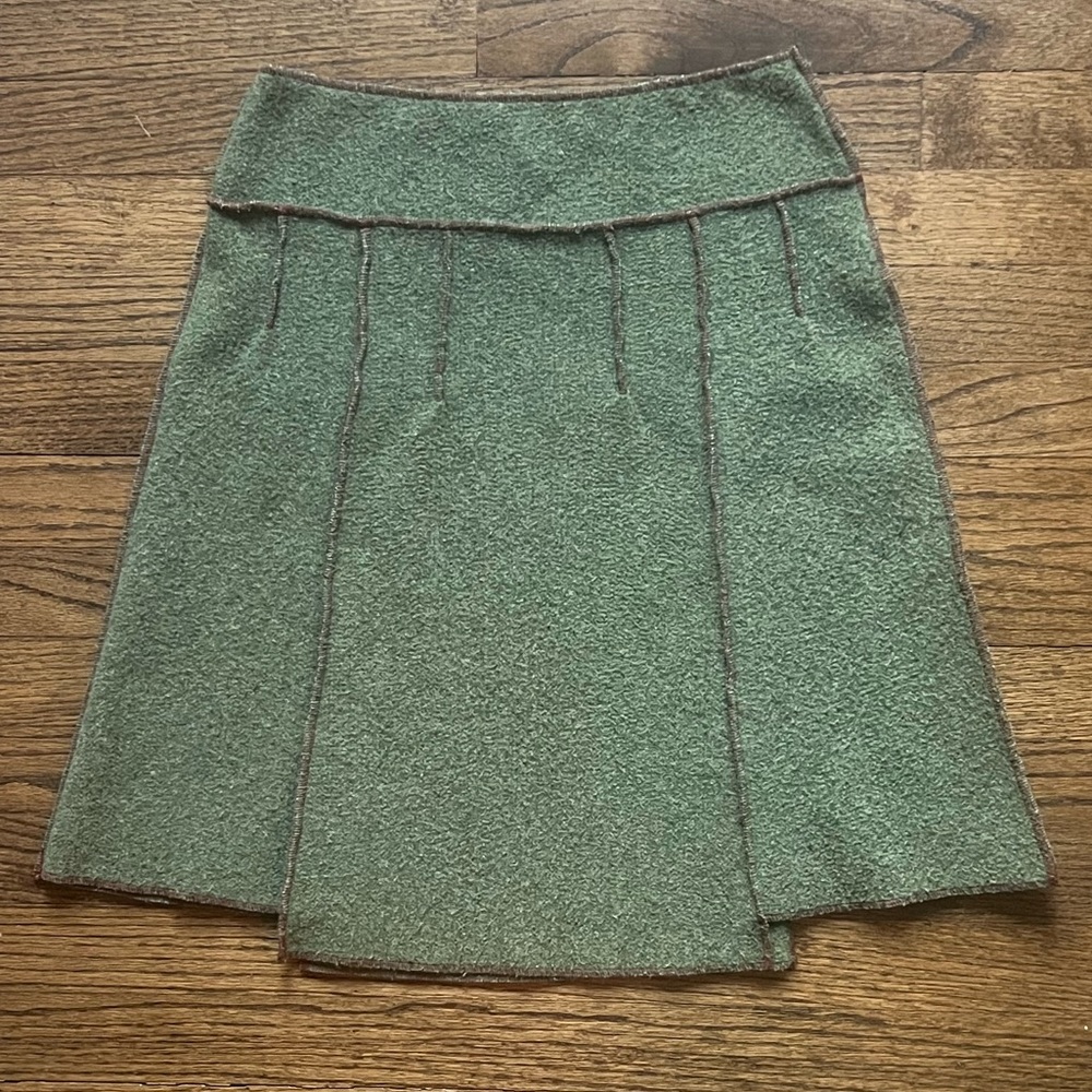 Elegant Green Wool Skirt
